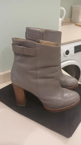 Botines grises de tacón