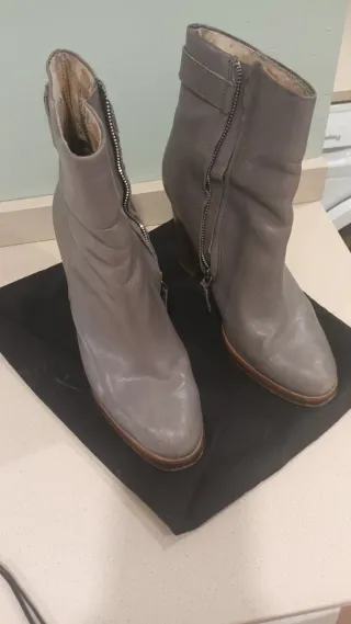 Botines grises de tacón