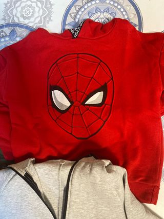3 Sudaderas con capucha talla 6-7 años
