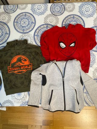 3 Sudaderas con capucha talla 6-7 años