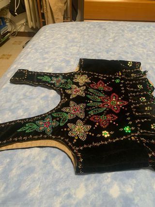 Gilet in velluto nero ricamato