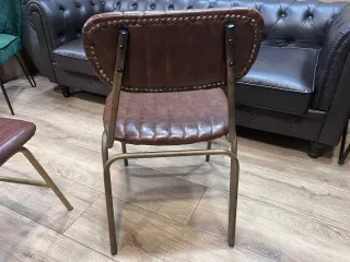 Silla Marrón con Patas Doradas