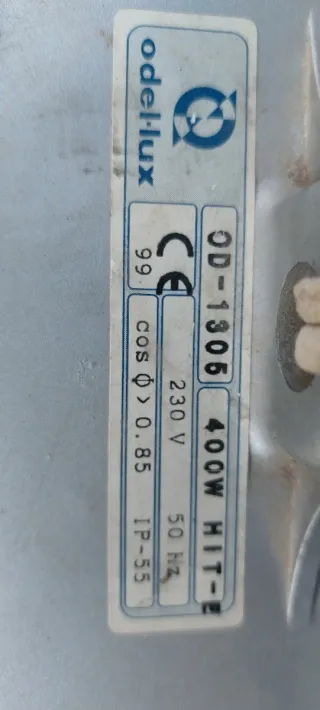 Lámpara industrial metálica