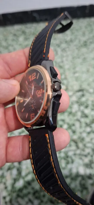 Reloj G&B Negro y Dorado