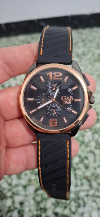 Reloj G&B Negro y Dorado