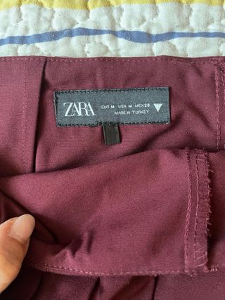 Falda de tablas roja