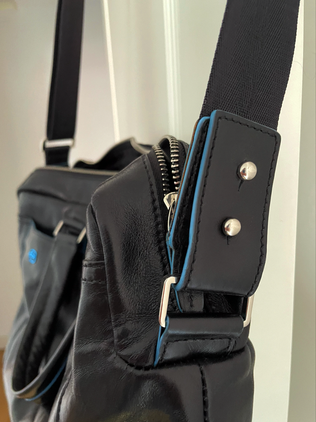 Maletín Piquadro Piel Negro y Azul 40cm