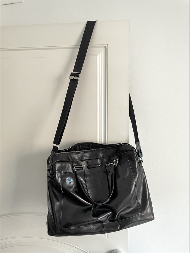 Maletín Piquadro Piel Negro y Azul 40cm