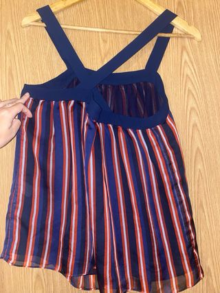 Top de rayas azul, blanco y rojo
