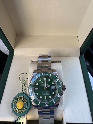 Reloj acero con detalles en verde