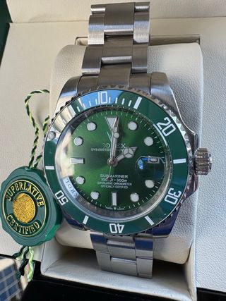 Reloj acero con detalles en verde