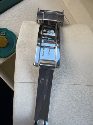 Reloj acero con detalles en verde