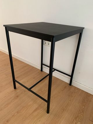 Mesa alta IKEA madera y metal negra