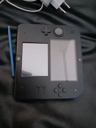 Nintendo 2DS Nera + Caricatore e Scheda SD