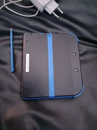 Nintendo 2DS Nera + Caricatore e Scheda SD