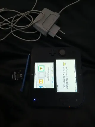 Nintendo 2DS Nera + Caricatore e Scheda SD