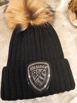 Cappello Blauer con pompon e patch