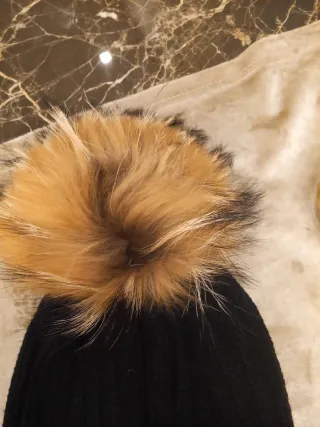 Cappello Blauer con pompon e patch