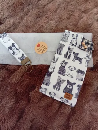 Funda y Llavero Hechos a Mano Perros