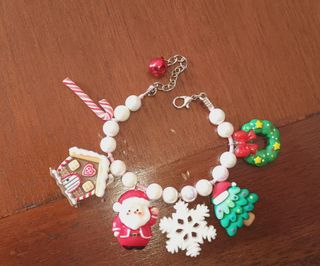 Pulsera con charms de dulces y corazón