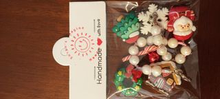 Pulsera con charms de dulces y corazón