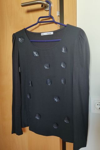 Blusa azul marino detalle floral Talla M