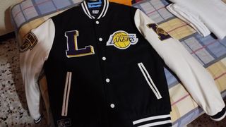 Chaqueta Lakers Primark talla XS