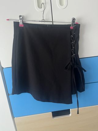Falda pantalón negra con cordones