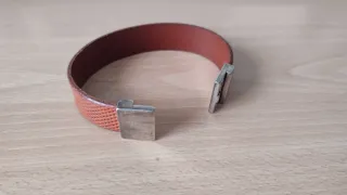 Pulsera cuero marrón con cierre metálico