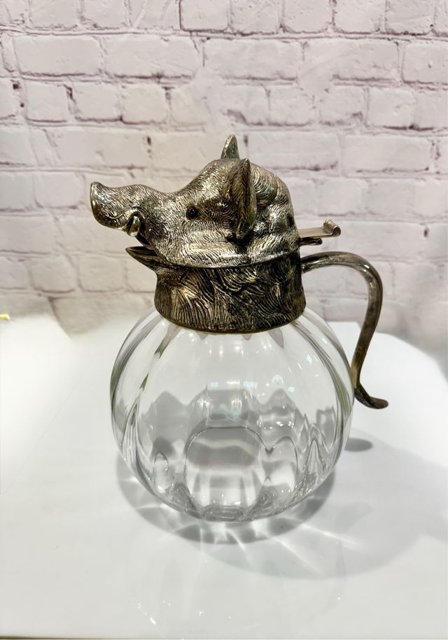 Caraffa in vetro con coperchio di cinghiale