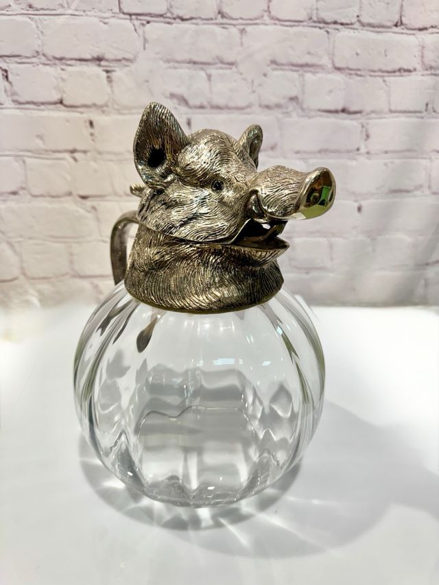 Caraffa in vetro con coperchio di cinghiale