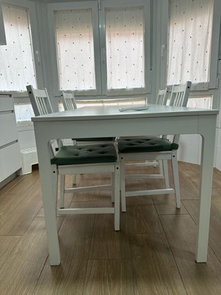 Mesa de comedor blanca