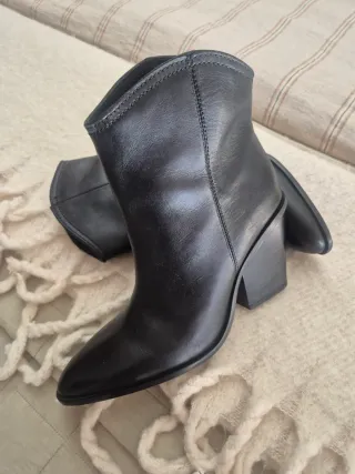 Botines de piel Zara negros