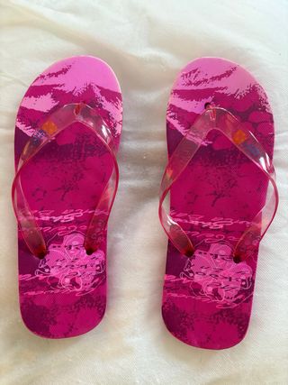 Chanclas rosas con estampado