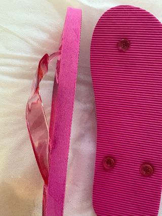 Chanclas rosas con estampado