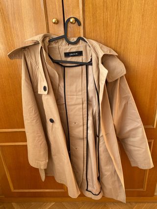 Gabardina Zara con capucha beige
