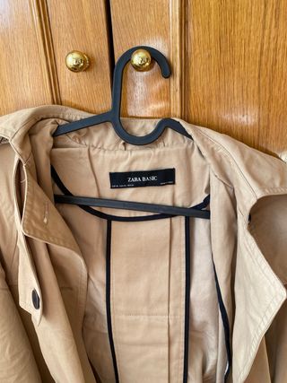 Gabardina Zara con capucha beige