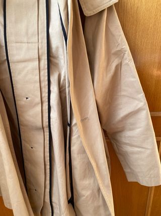Gabardina Zara con capucha beige