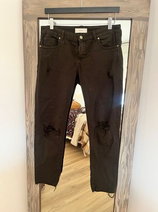 Pantalones Mango negros rotos