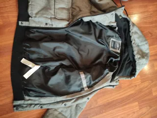 Cazadora chico Bershka gris