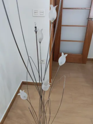 Lámpara de pie cromada tulipas