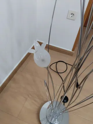 Lámpara de pie cromada tulipas