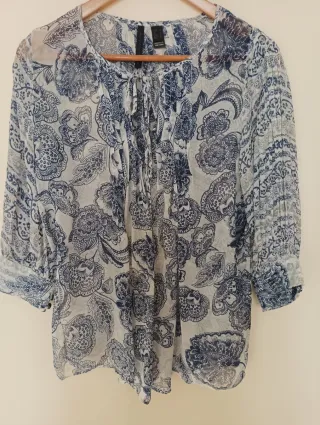 Blusa de seda estampada