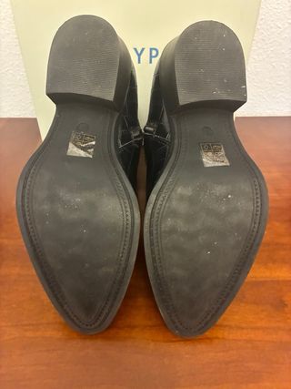 Botines negros cocodrilo T.39 sólo estrenados.