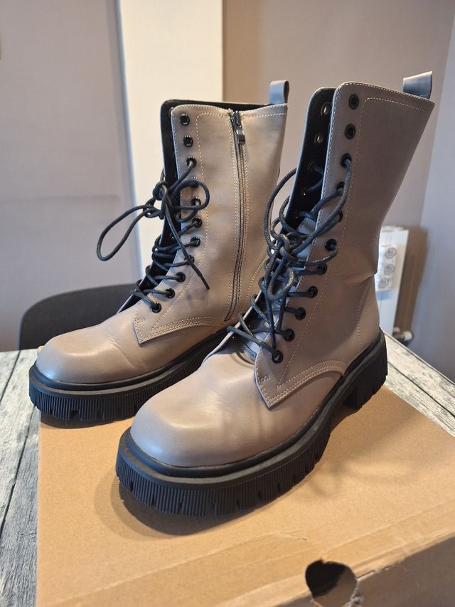 Botas militares beige y negras mujer