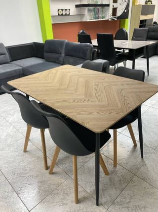 Mesa extensible con 4 sillas