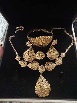 Conjunto de oro 18k   58,7gramos