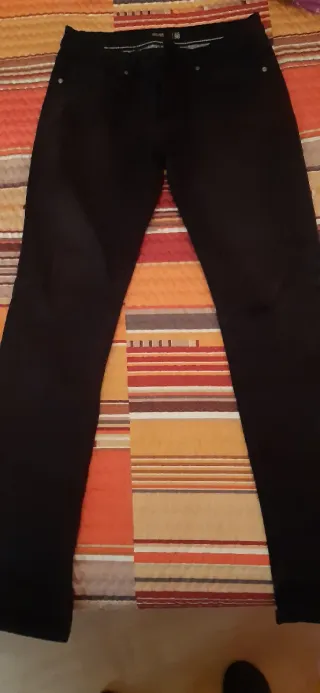 Pantalón vaquero negro