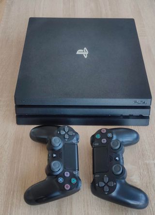 PS4 (PlayStation 4) Negra + 2 Mandos