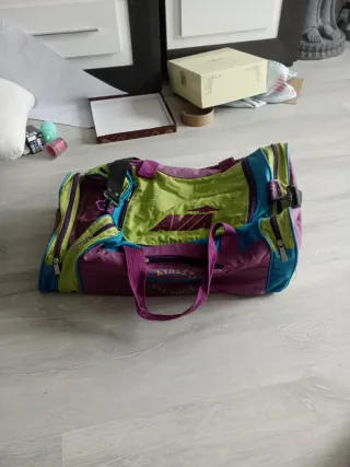 Bolsa de deporte Avia verde y morada